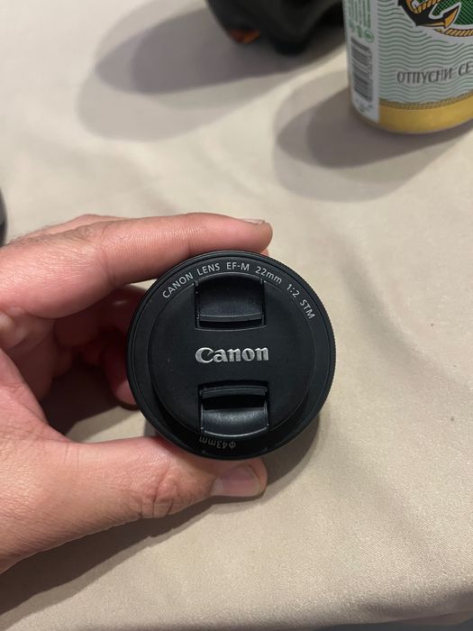 Canon m50 с обектив canon 22mm f2