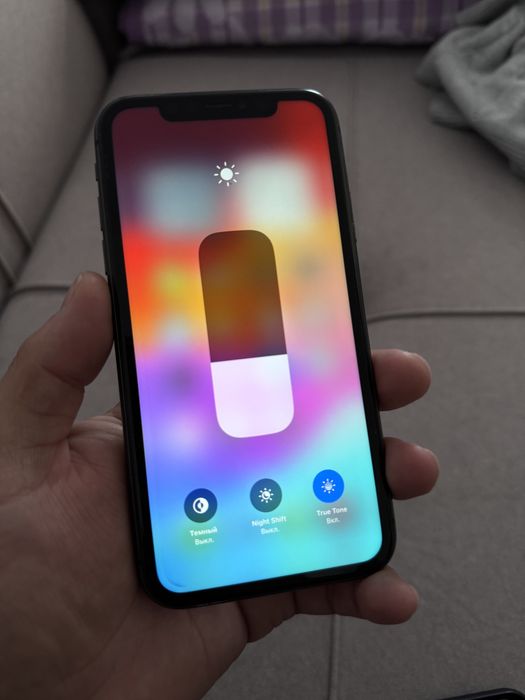 Айфон 11 в хорошом состояние