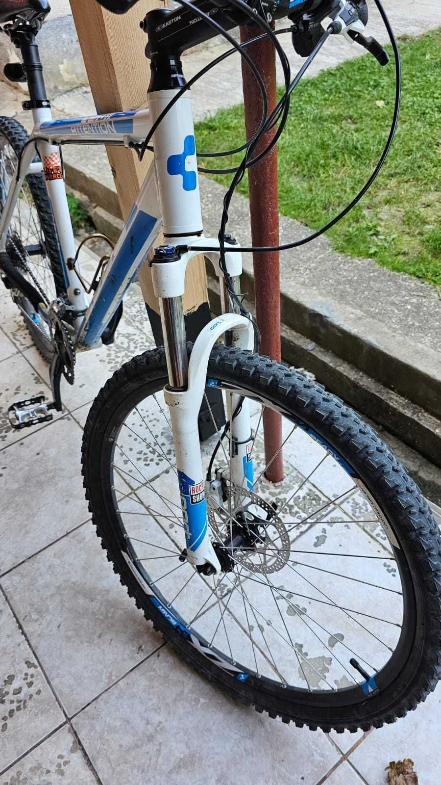 Vând bicicletă CUBE