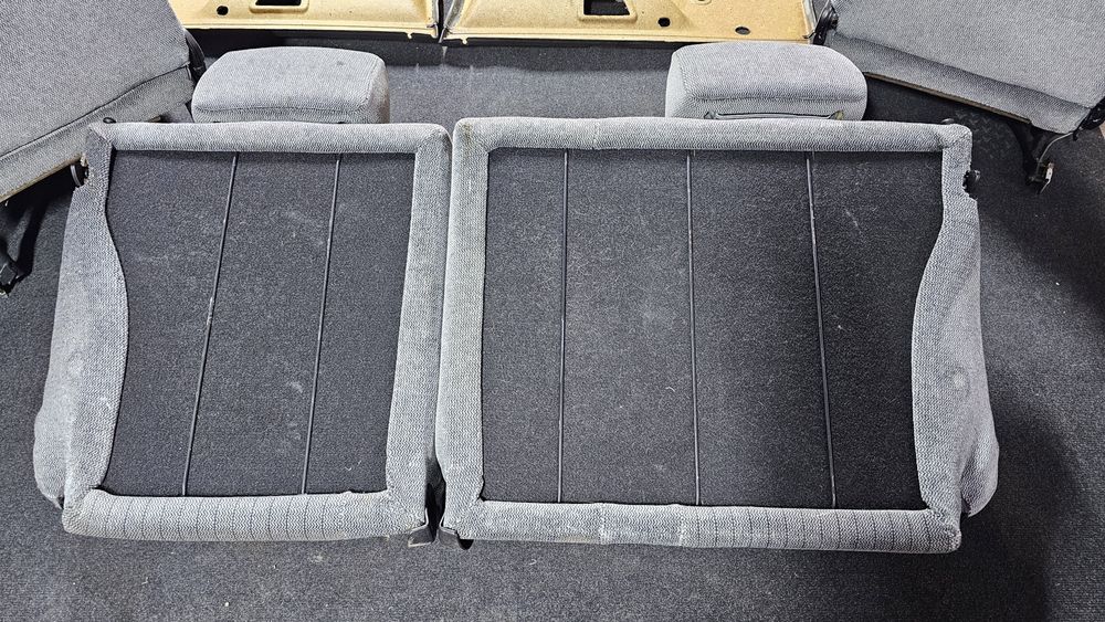 Interior original Volkswagen Golf 2 Carat (4usi)

Stare foarte buna
Sc