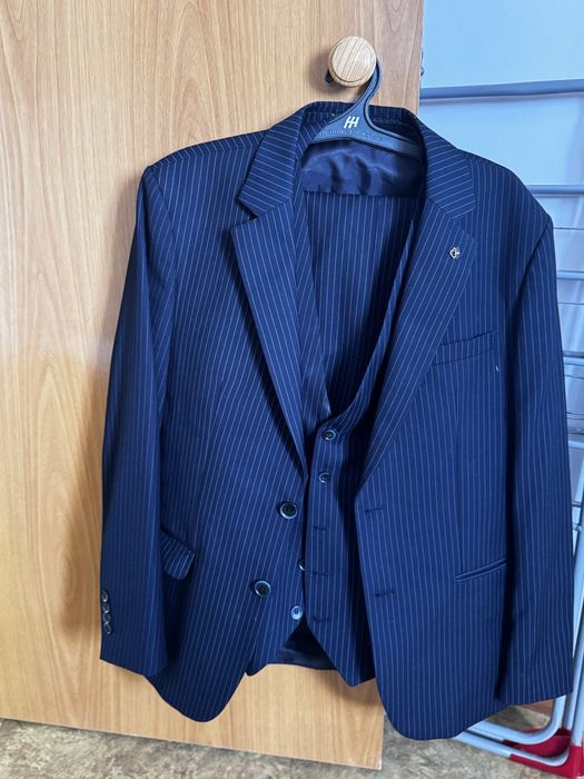 Продается мужской костюм