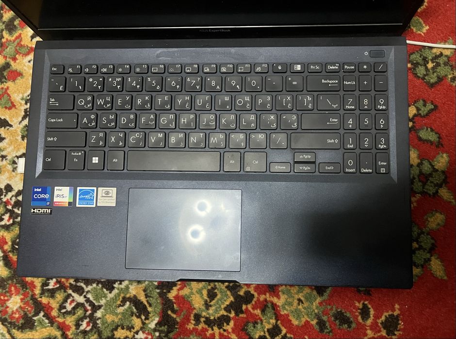 Asus  core i7 intel iris