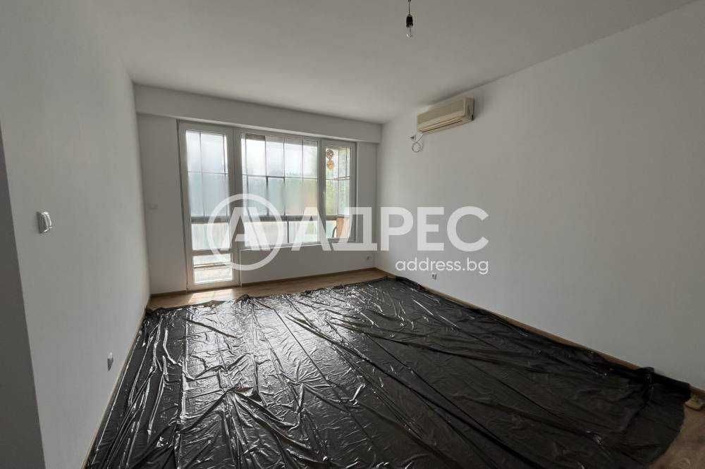 Продава се Двустаен апартамент в Разград, Център - 58 кв.м за 1100 €/кв.м - Снимка #2