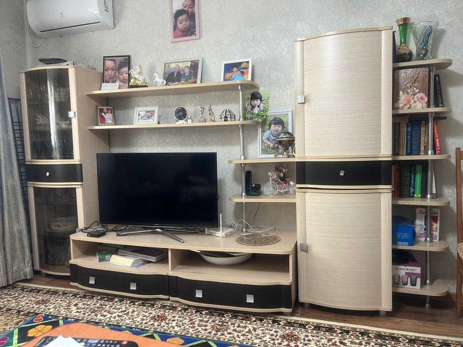 Продам горку под ТВ 50 000 тенге.