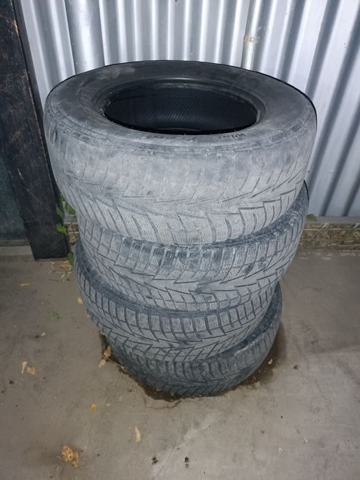 Шины зимние 265/65  R 17. Стоял на прадо
