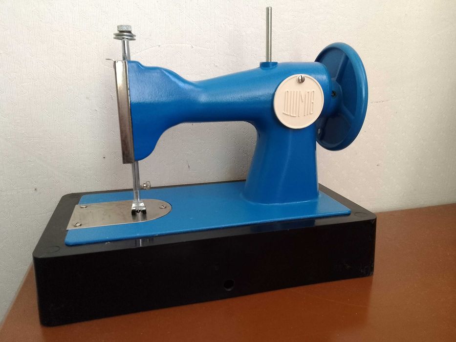Малка ръчна шевна машина
Пращам по Спиди или Еконт