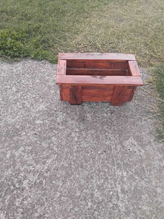 Дървени кашпи за цветя