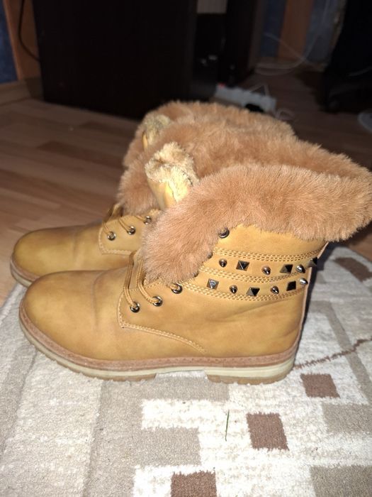 Vând bocanci dama sezon de iarna