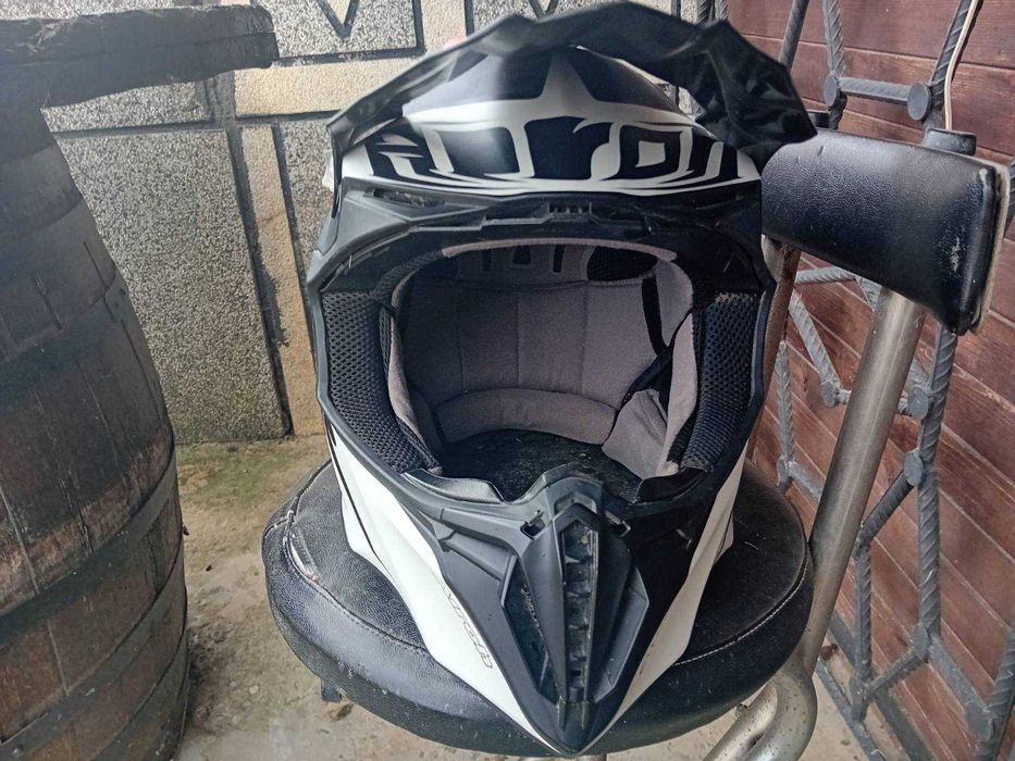 Каска Airoh Twist