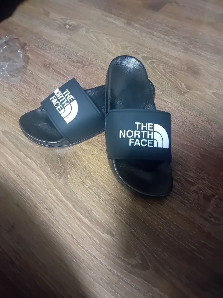 Papuci unisex la 50 lei perechea