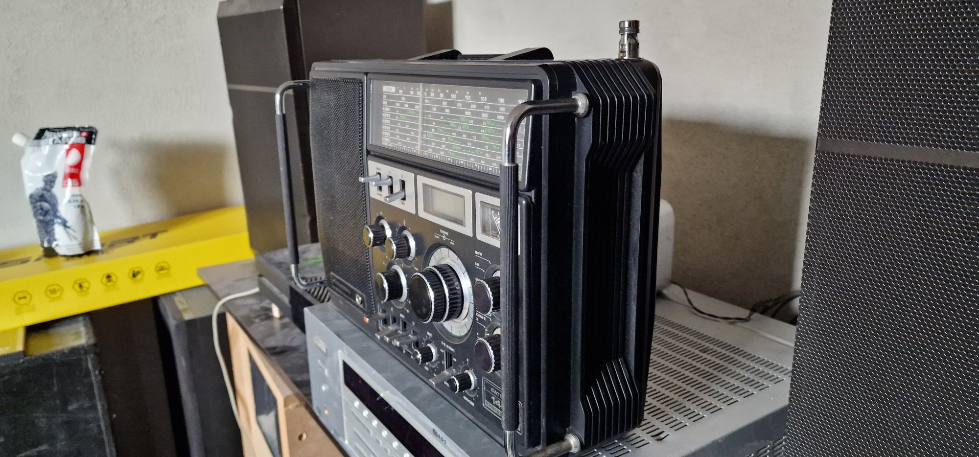 Radio profesional Grundig Satellite 1400