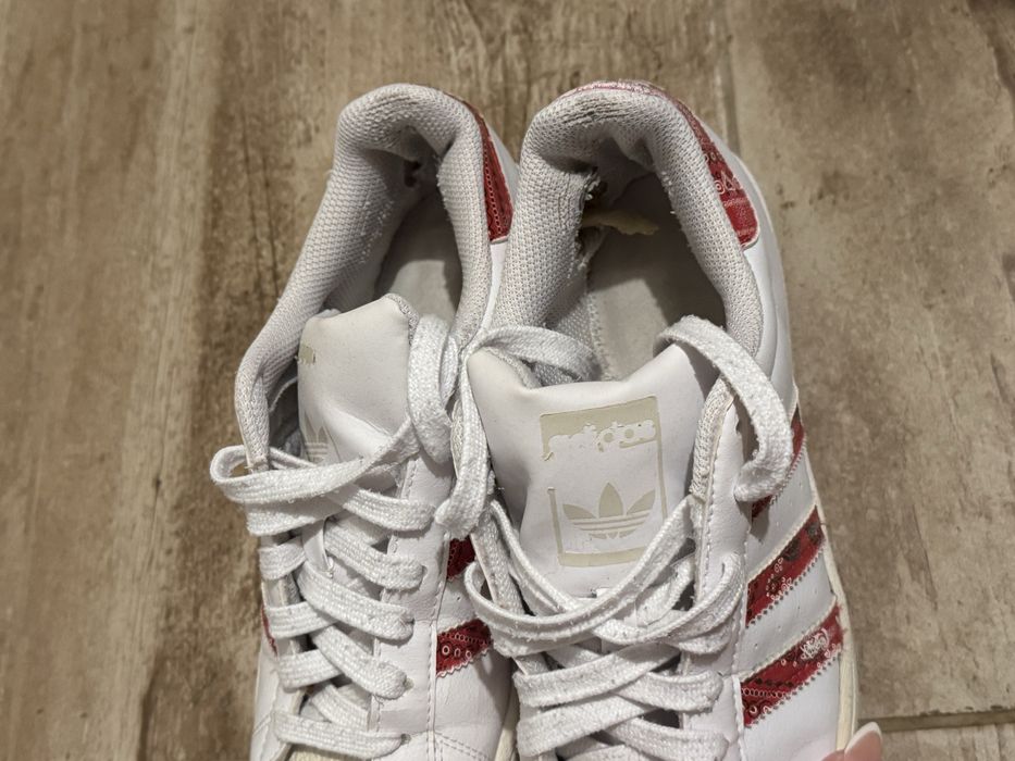 2 чифта обувки от Adidas