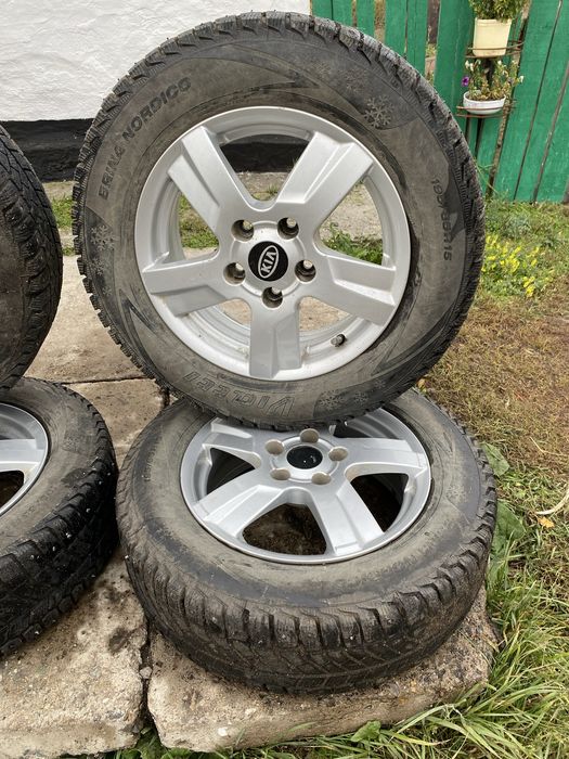 Продаю Зимние колеса (шины + диски)