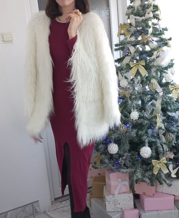 Haina din blana sintetica alba