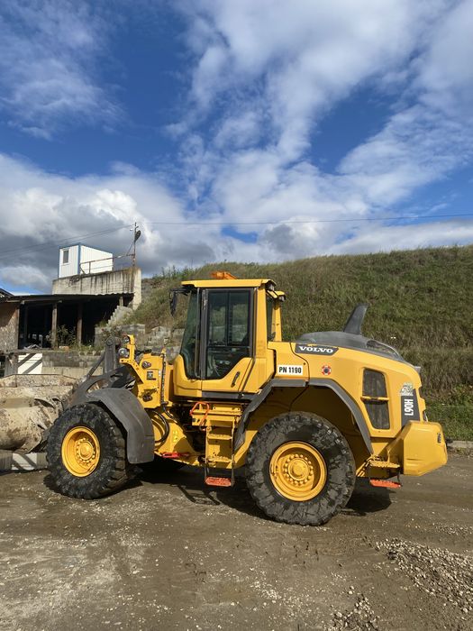 Vand sau inchiriez Incarcator frontal VOLVO L90 H