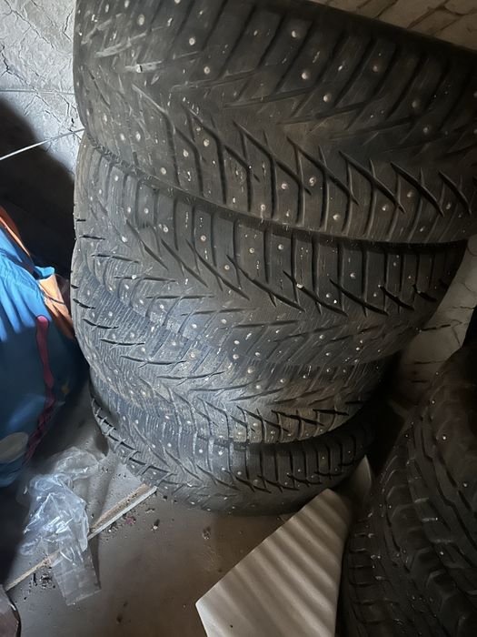 Продам резину на 18