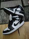 Vând jordan 1 mid