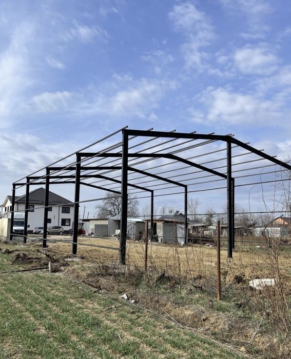 Structură metalică pentru hală, dimensiuni 10x20x4 metri, în stare nou