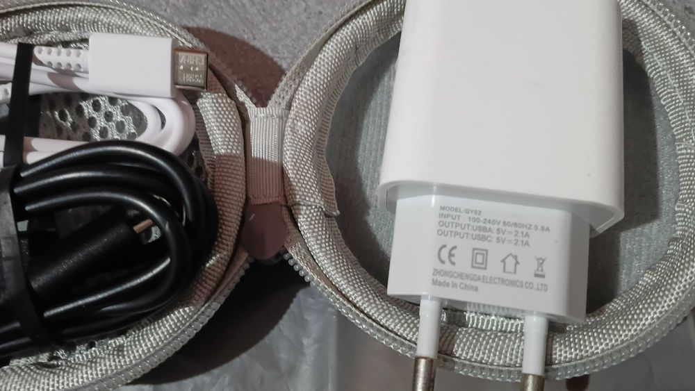 Incarcator Travel charger USB A si tip C cu husa si cabluri