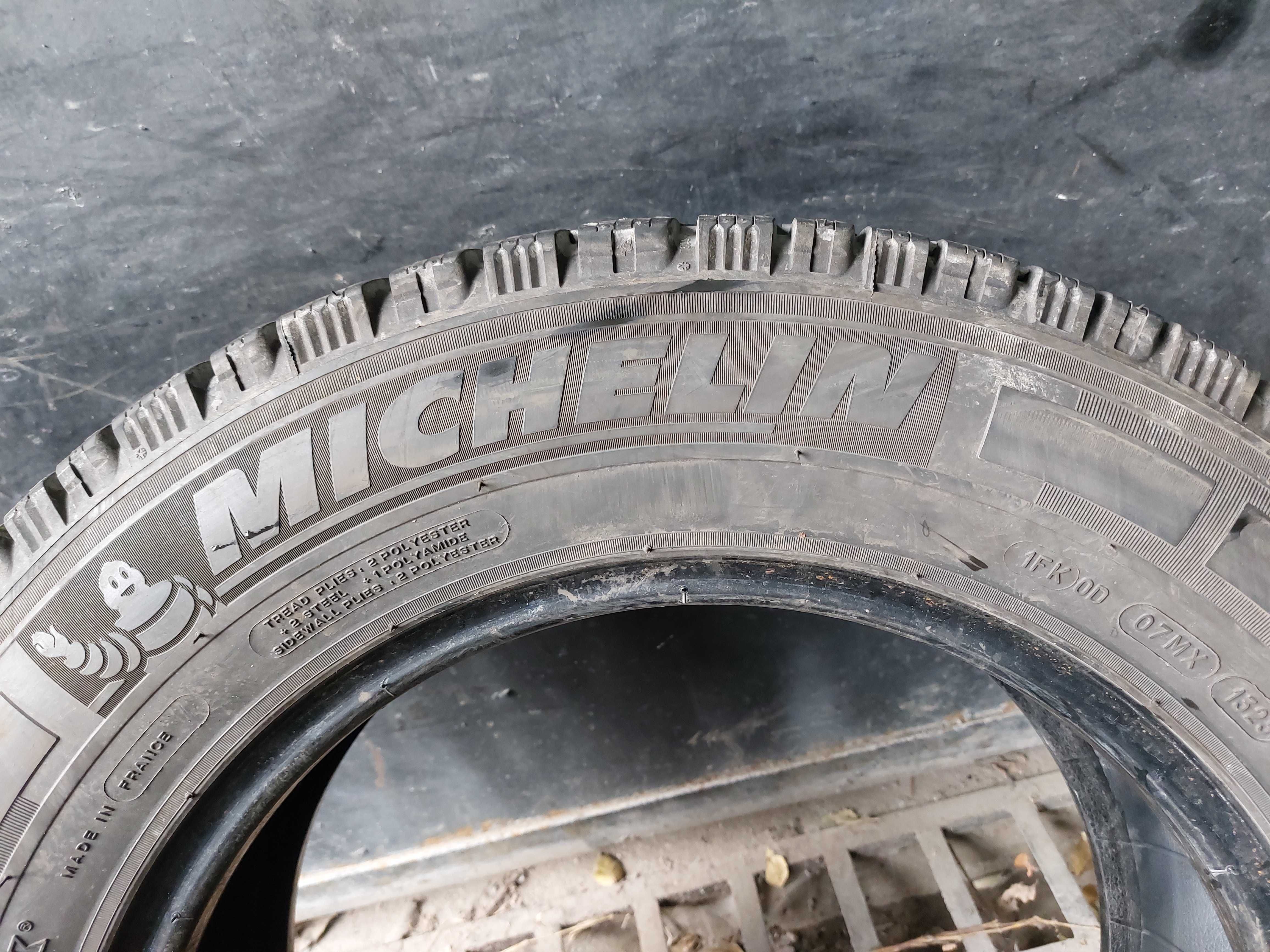 4бр.зимни гуми MICHELIN 215/65/16C 109R DOT 2822-1323