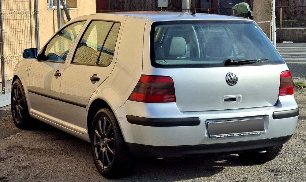 Volkswagen/Golf 4/ 1.6 Benzina 16 Valve/ an 2001