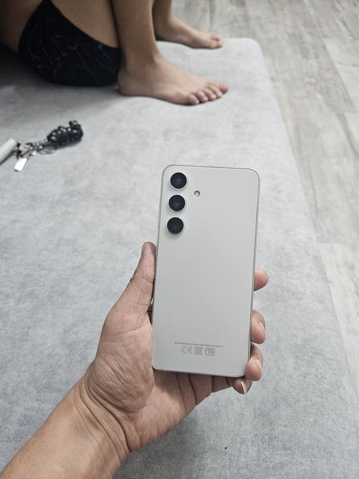 Продам телефоны Samsung fold 5 и Samsung Galaxy S 24