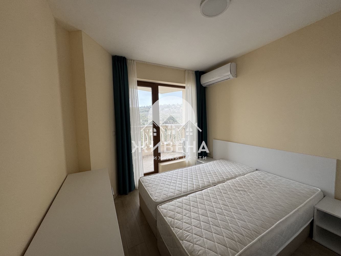 Продавам обзаведен 2-стаен апартамент, кв. Аспарухово