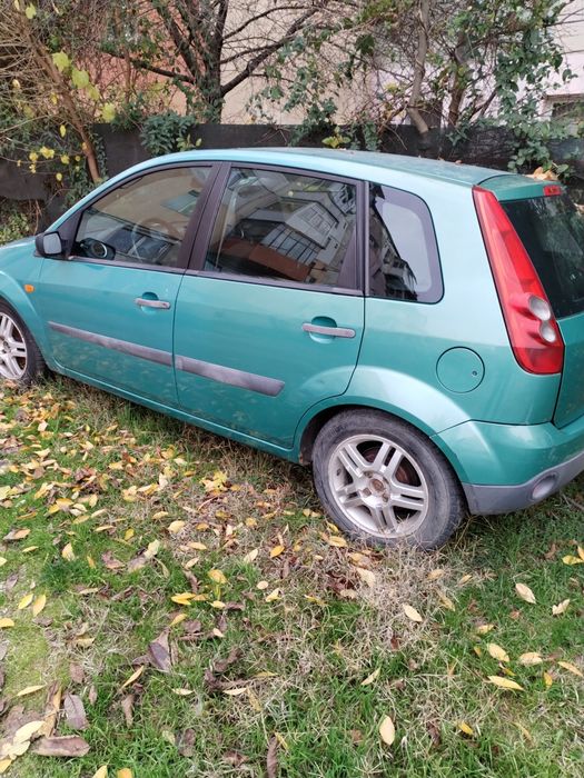 Vând Ford Fiesta Defect preț negociabil