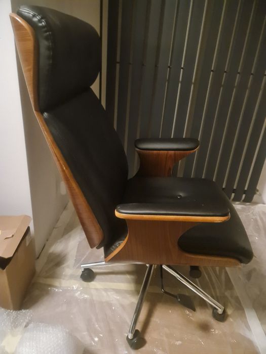 Scaun birou din piele ecologică și lemn – preț redus