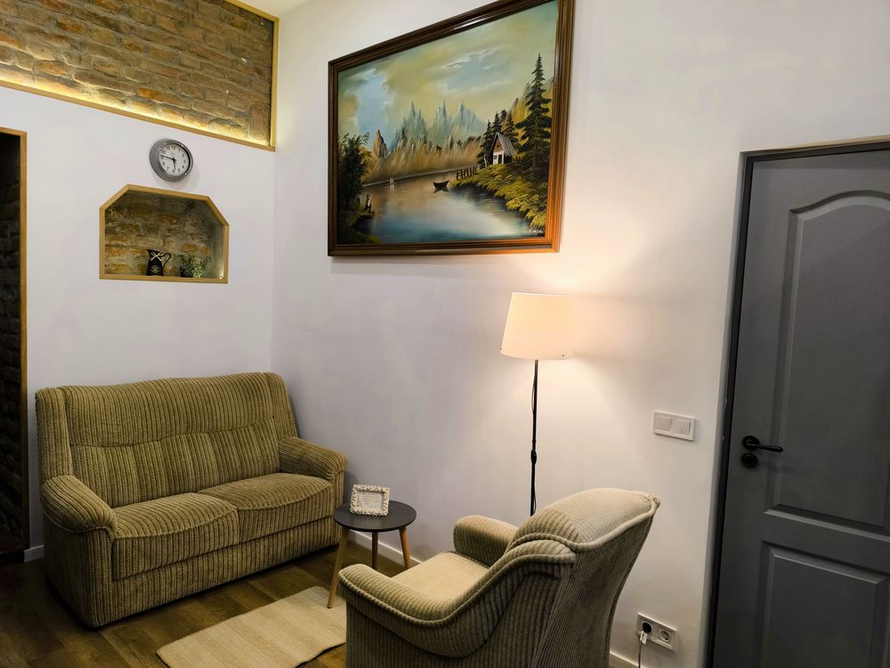 Vând apartament 3 camere, Central, Turda, 47 mp, parter, curte comună