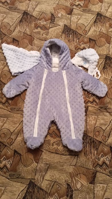 Комбинезон новый для новорожденных продам
