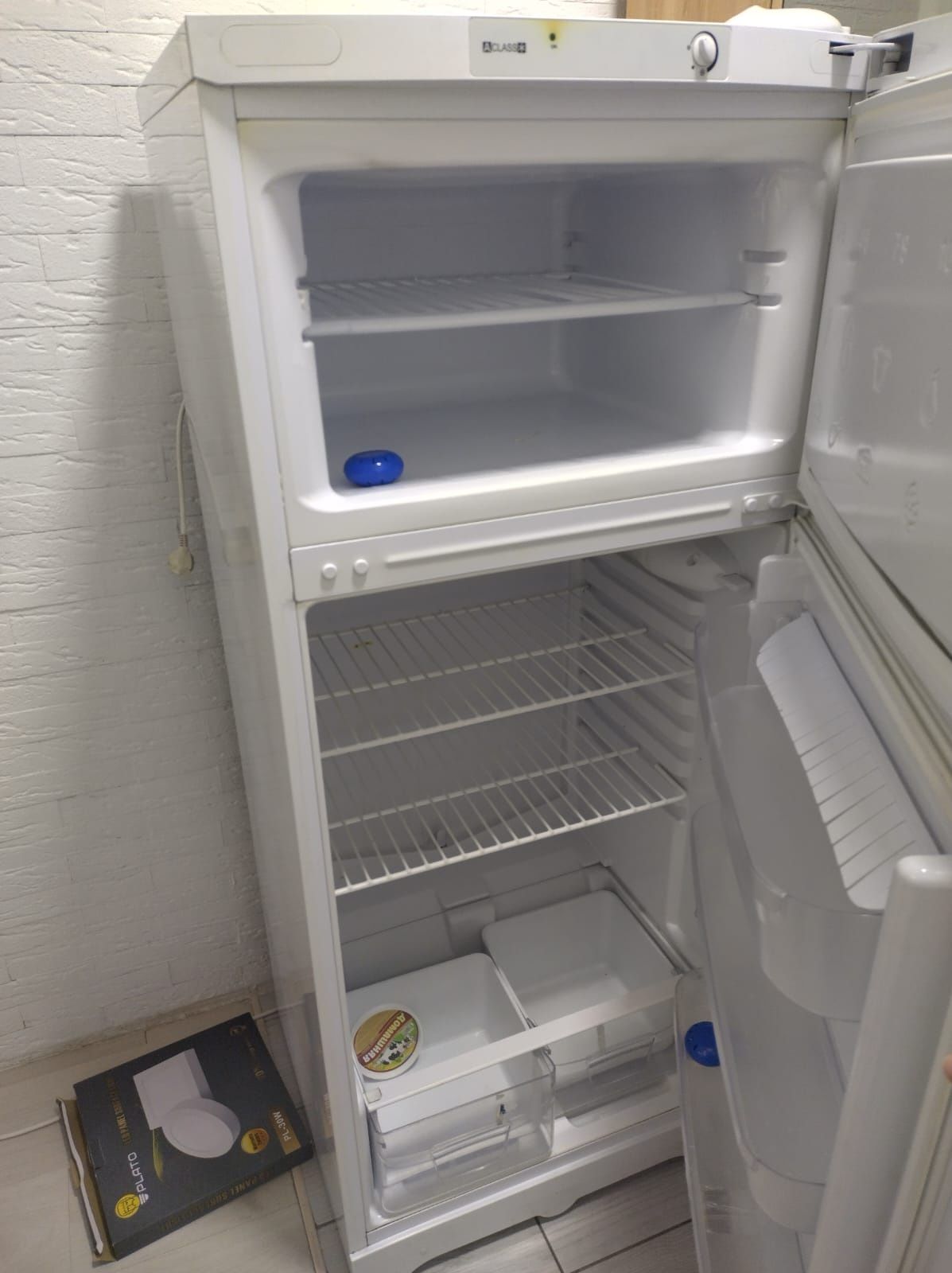 Продам отличный холодильник