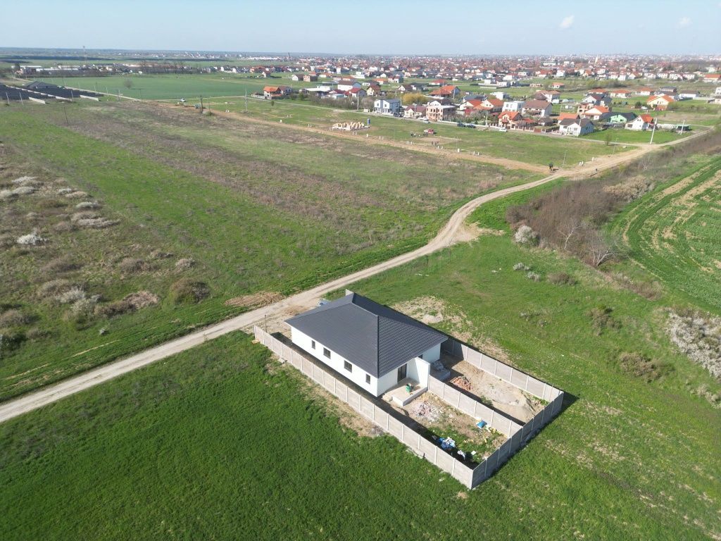 Vind duplex cu utilitati Mosnita Noua