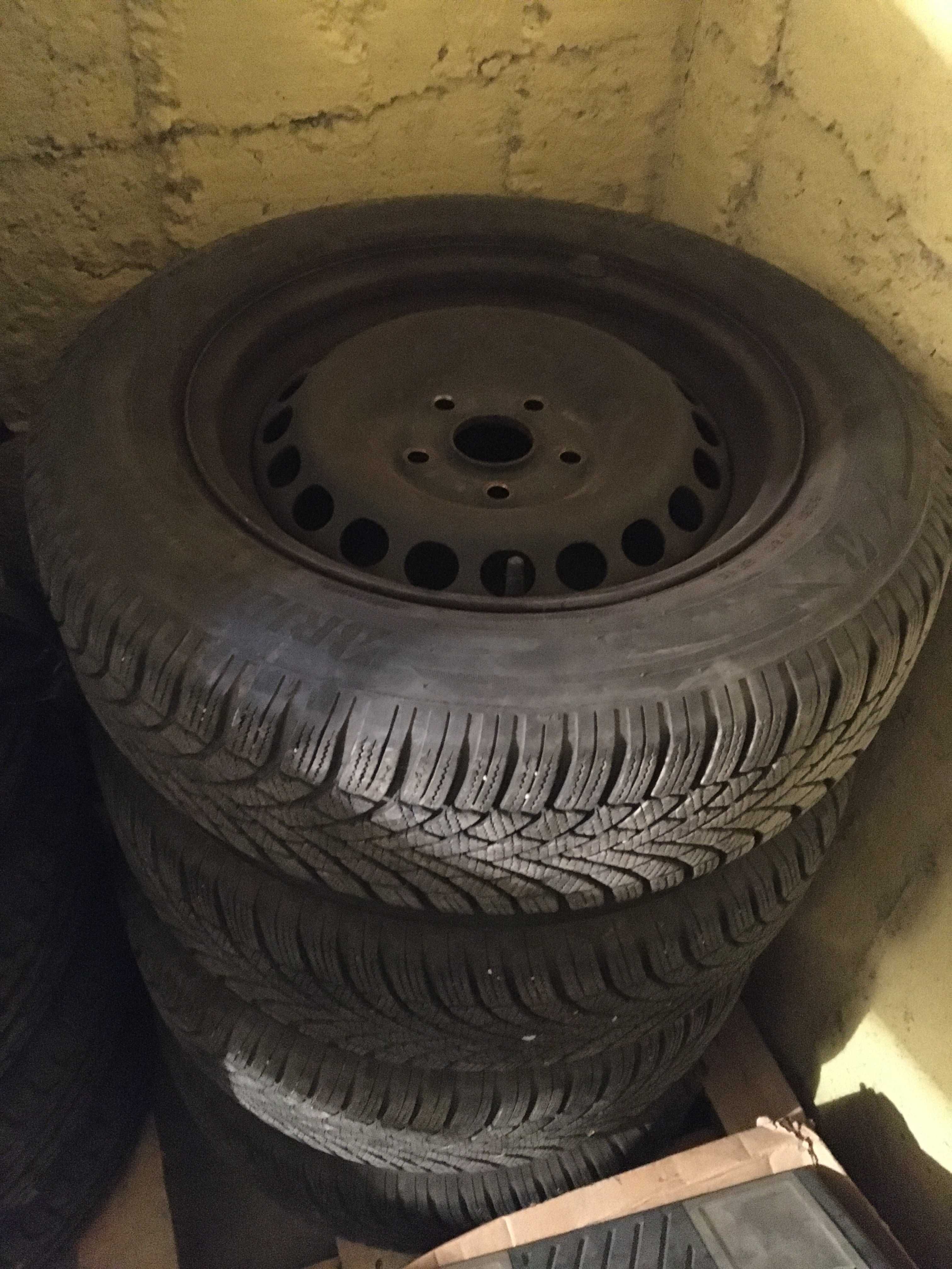 4 зимни гуми с метални джанти Bridgestone Blizzak 195/65 R15 DOT 2819
