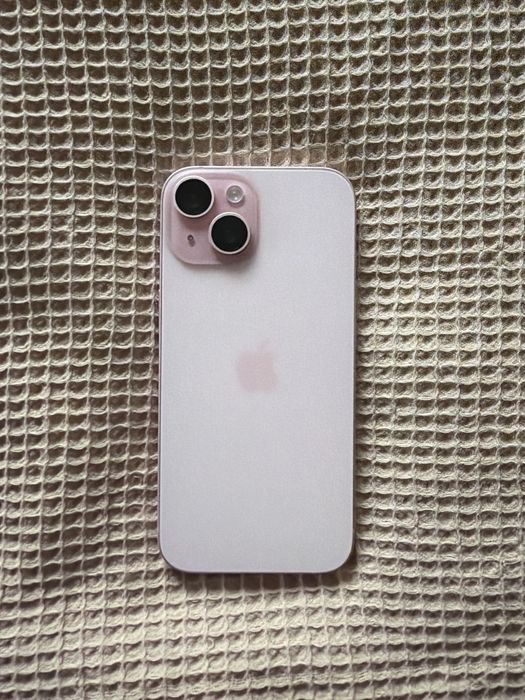 iPhone 15 – розов, 256GB, отлично състояние,с гаранция
