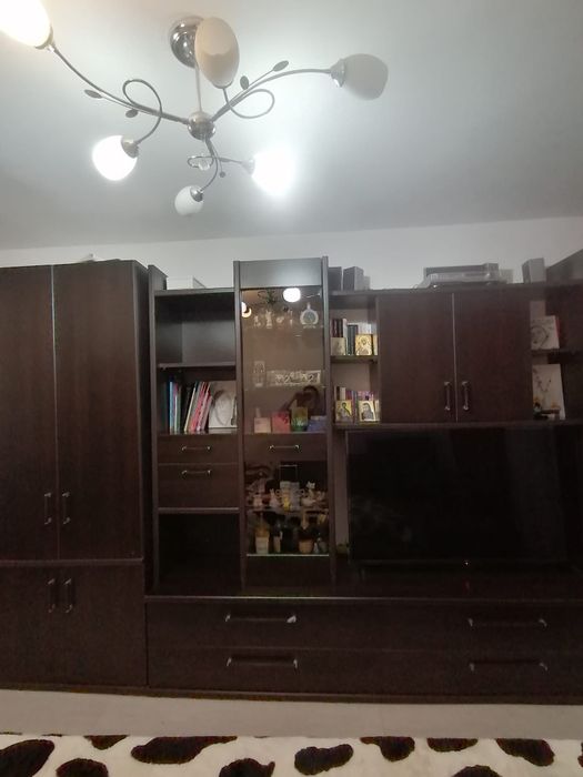 Mobilă living culoare venghe