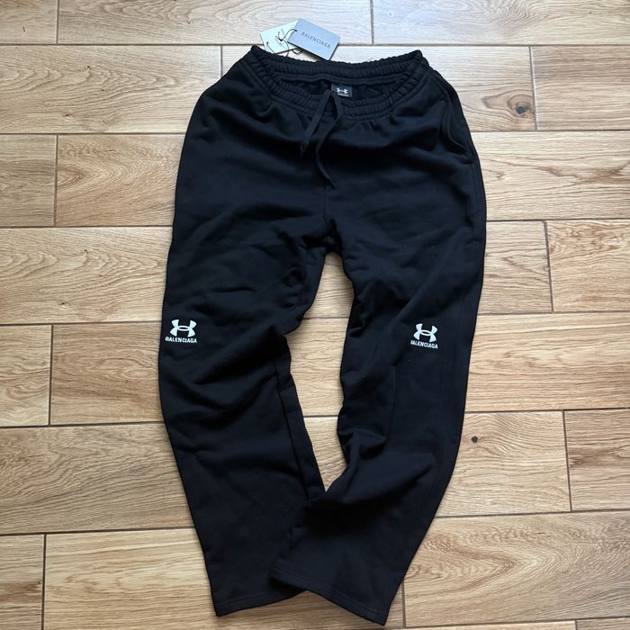 Pantaloni Balenciaga x Under Armour