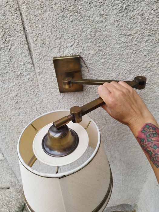 АНТИКВАРНА месингова стенна лампа с двойно чупещо се рамо