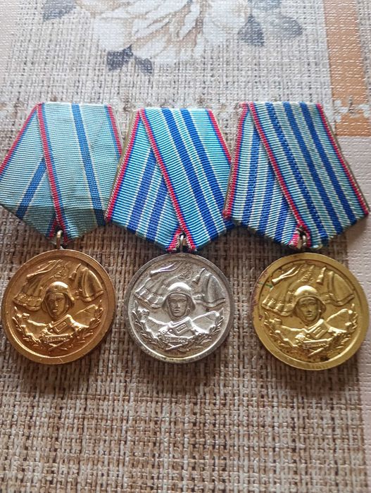 Медали -лот За 10,15,и 20 години безупречна служба