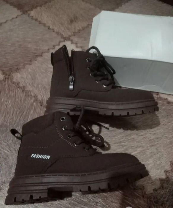Продам ботинки осень