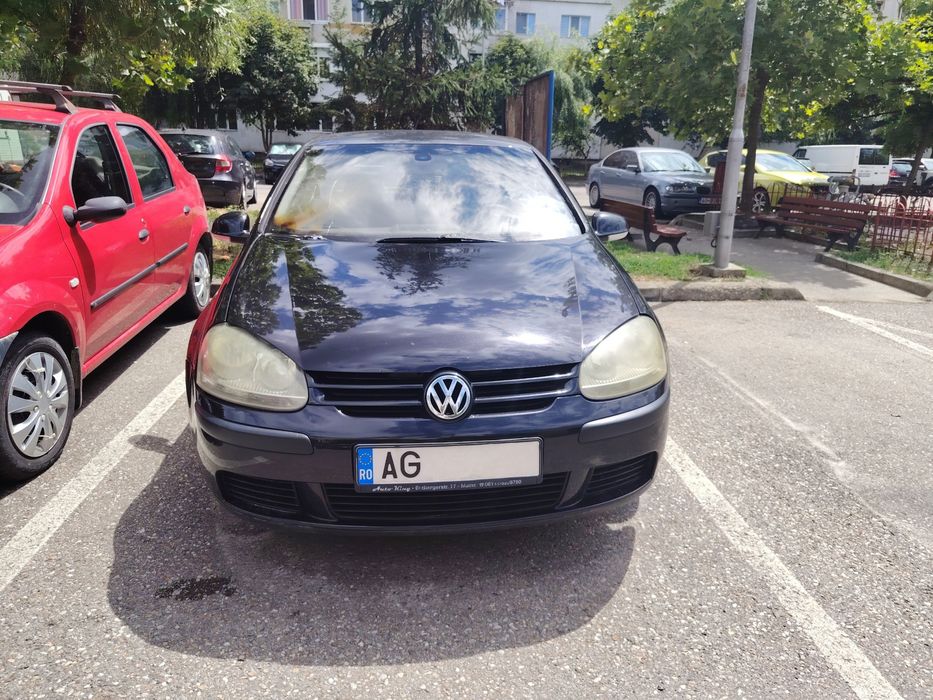Vând Golf 5 pentru piese