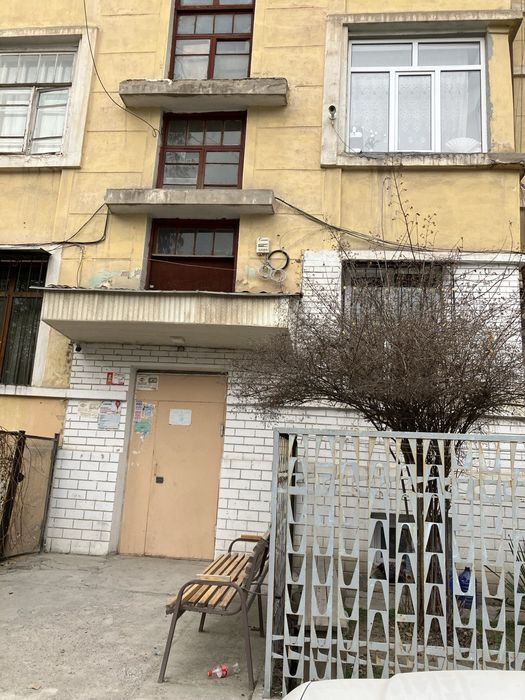 Продается 2-х комнатная переделанная в 3-х квартира, высоко потолочная