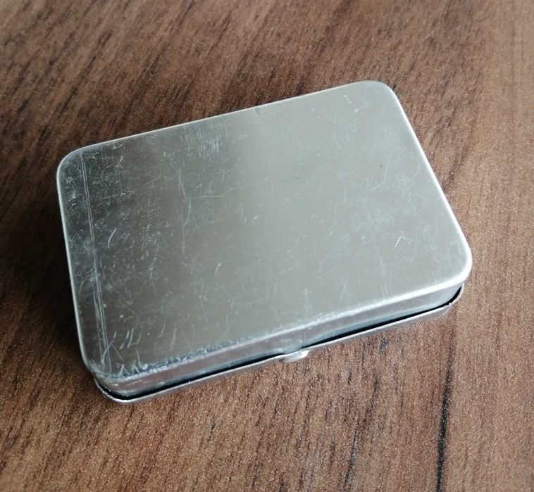 Cutie de colectie vintage de pansamente armata, Elvetia anii 70