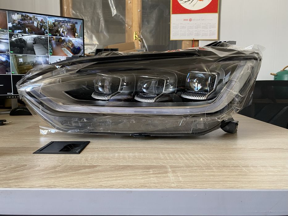 E2 Фара передняя