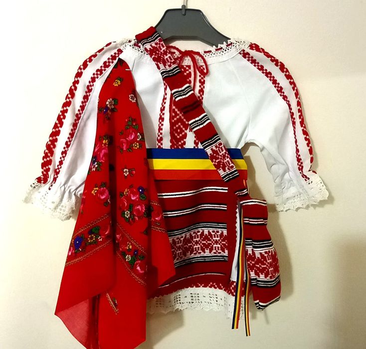 Vand urgent Costum tradițional nou