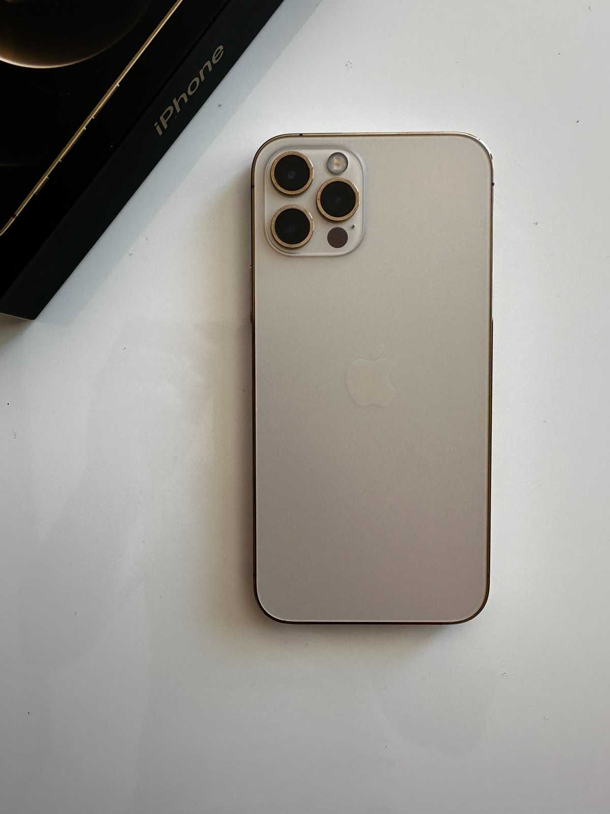 iPhone 12 Pro 256 GB - Gold - пълен комплект - отлично състояние