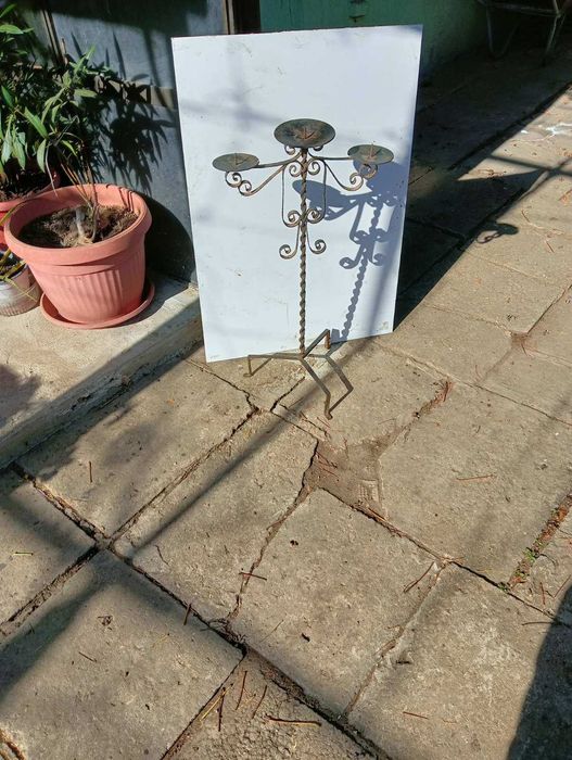 Продавам голям свещник от ковано желязо