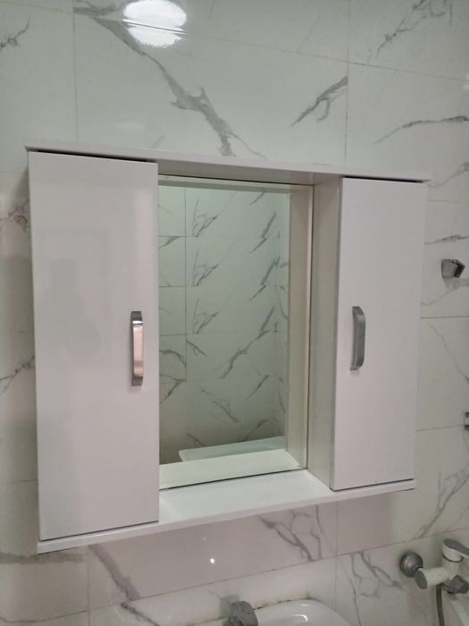 Сантехника раковина и  шкафчик с зеркалом для ванной комнаты