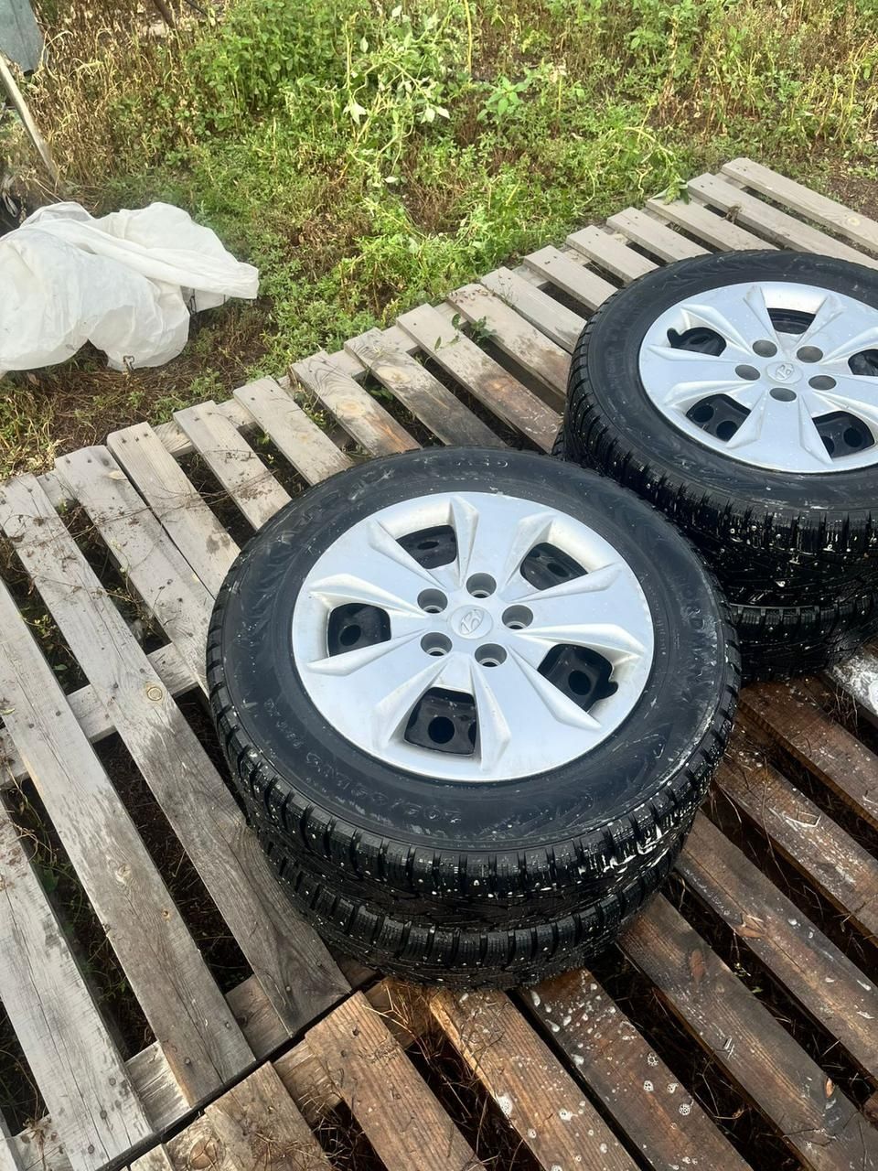 Зимние шины nokian nordman 205/65 R16 с дисками