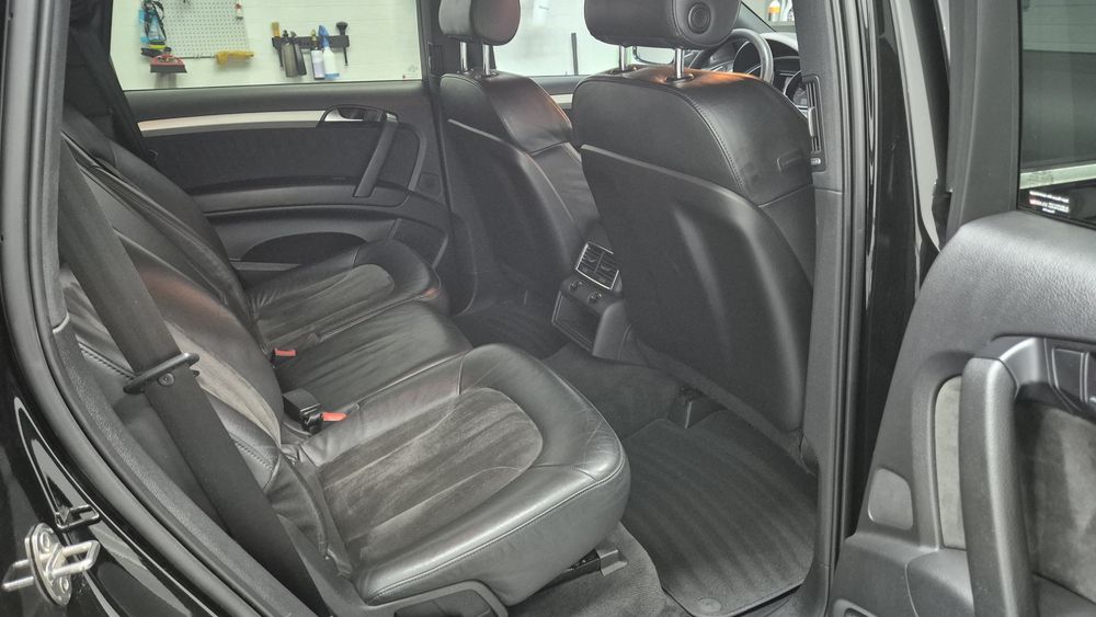 Audi Q7   S line